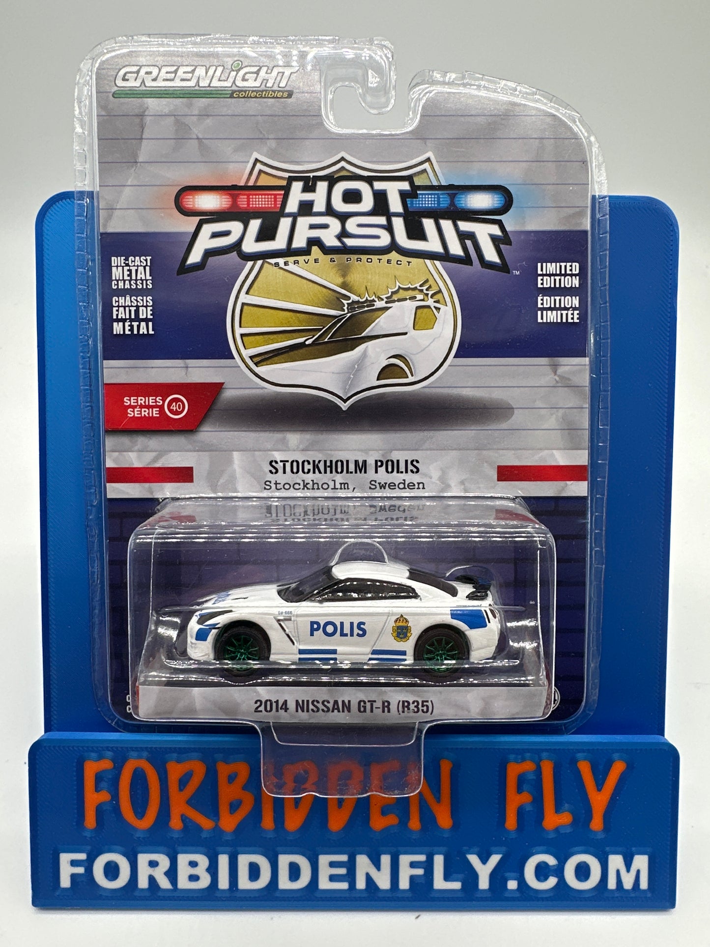 GreenLight Hot Pursuit Series 40 - #42989-D - 2014 Nissan GR-R (R35) - Stockholm Sweden Police - Green Machine - Chase