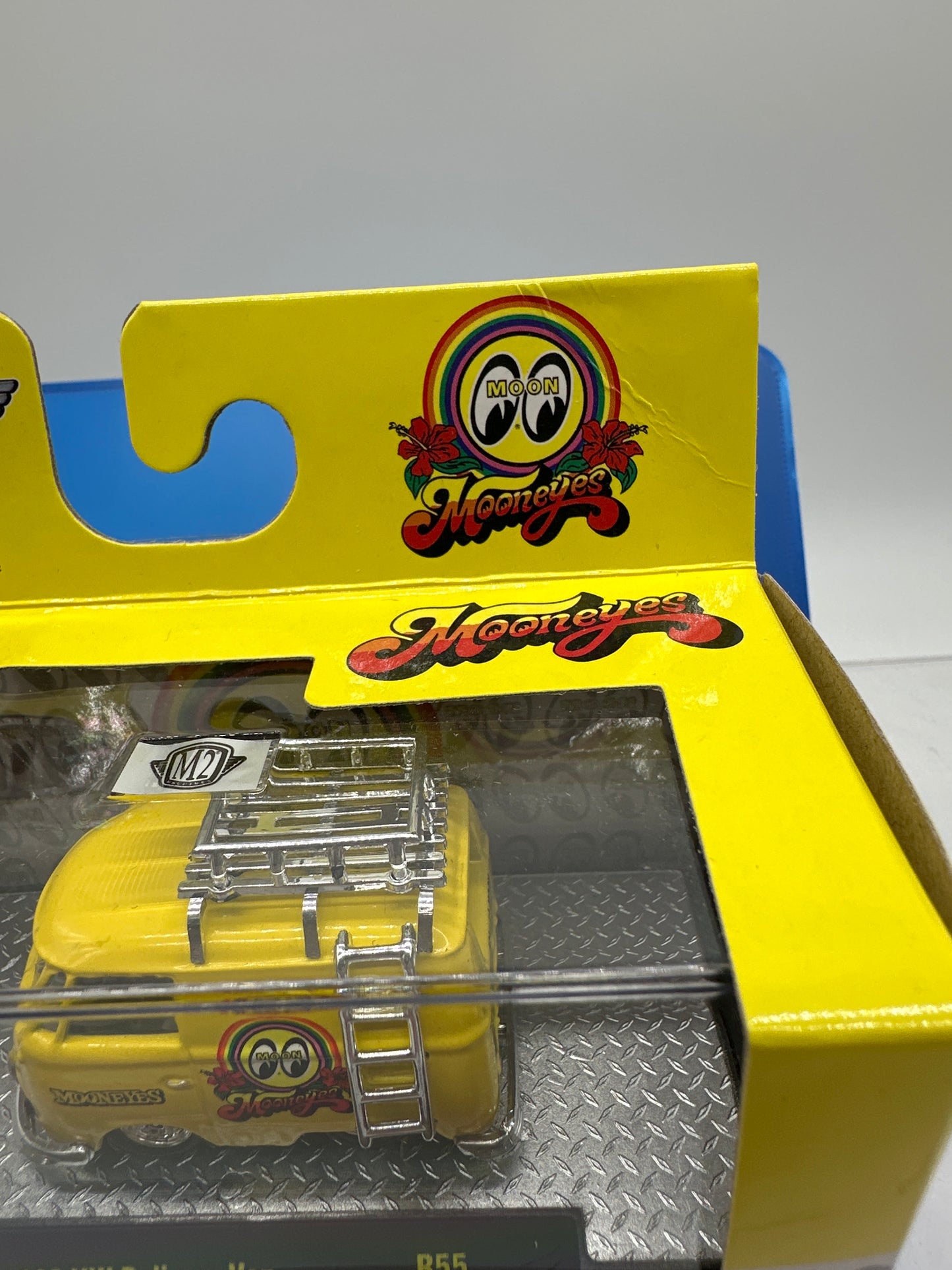 M2 Machines Acrylic Boxed Car - R55 - Moon Eyes 1960 VW Delivery Van