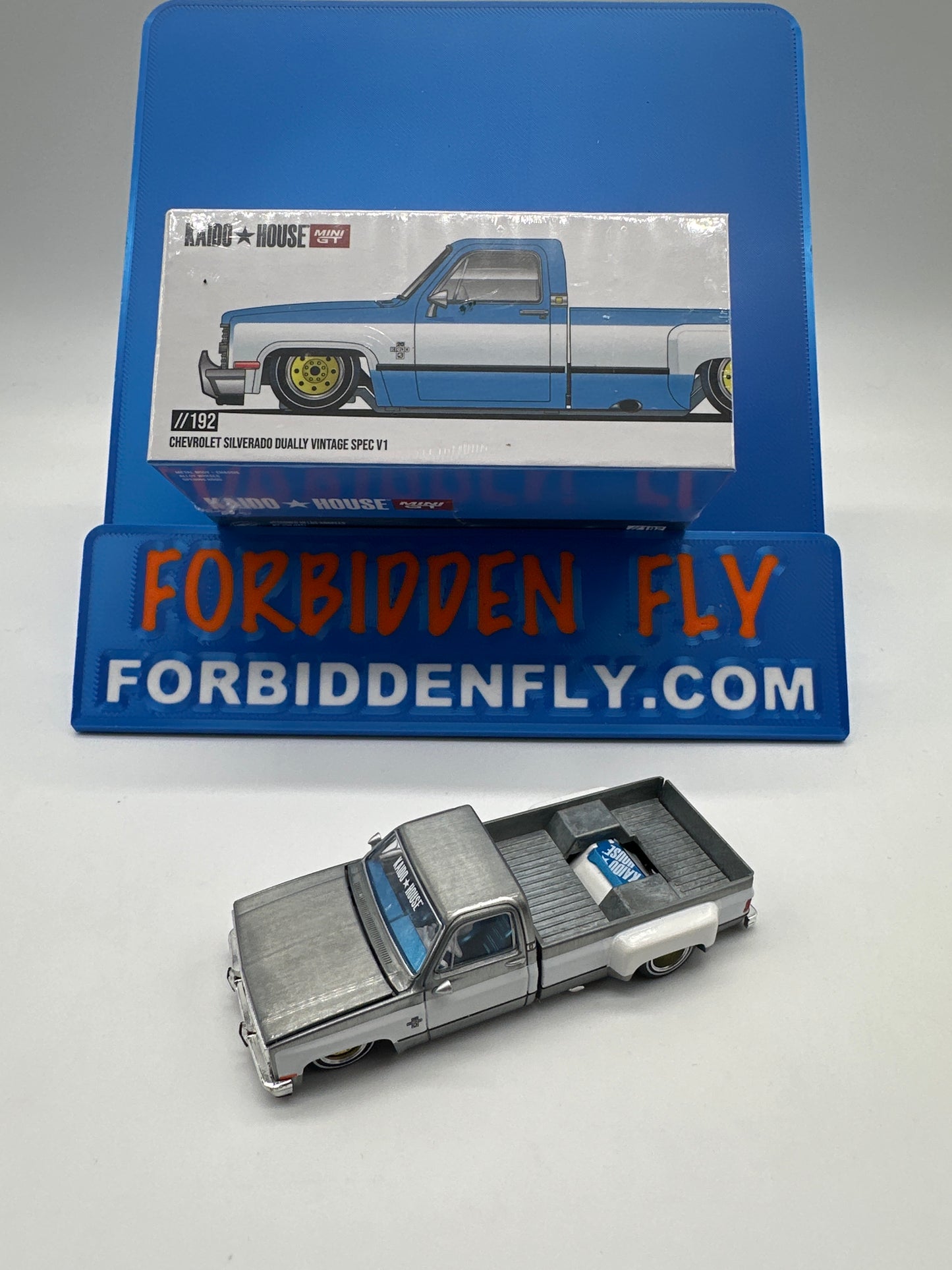Kaido House (x MiniGT) - Raw Chase #192 - Chevrolet Silverado Dually Vintage Spec V1