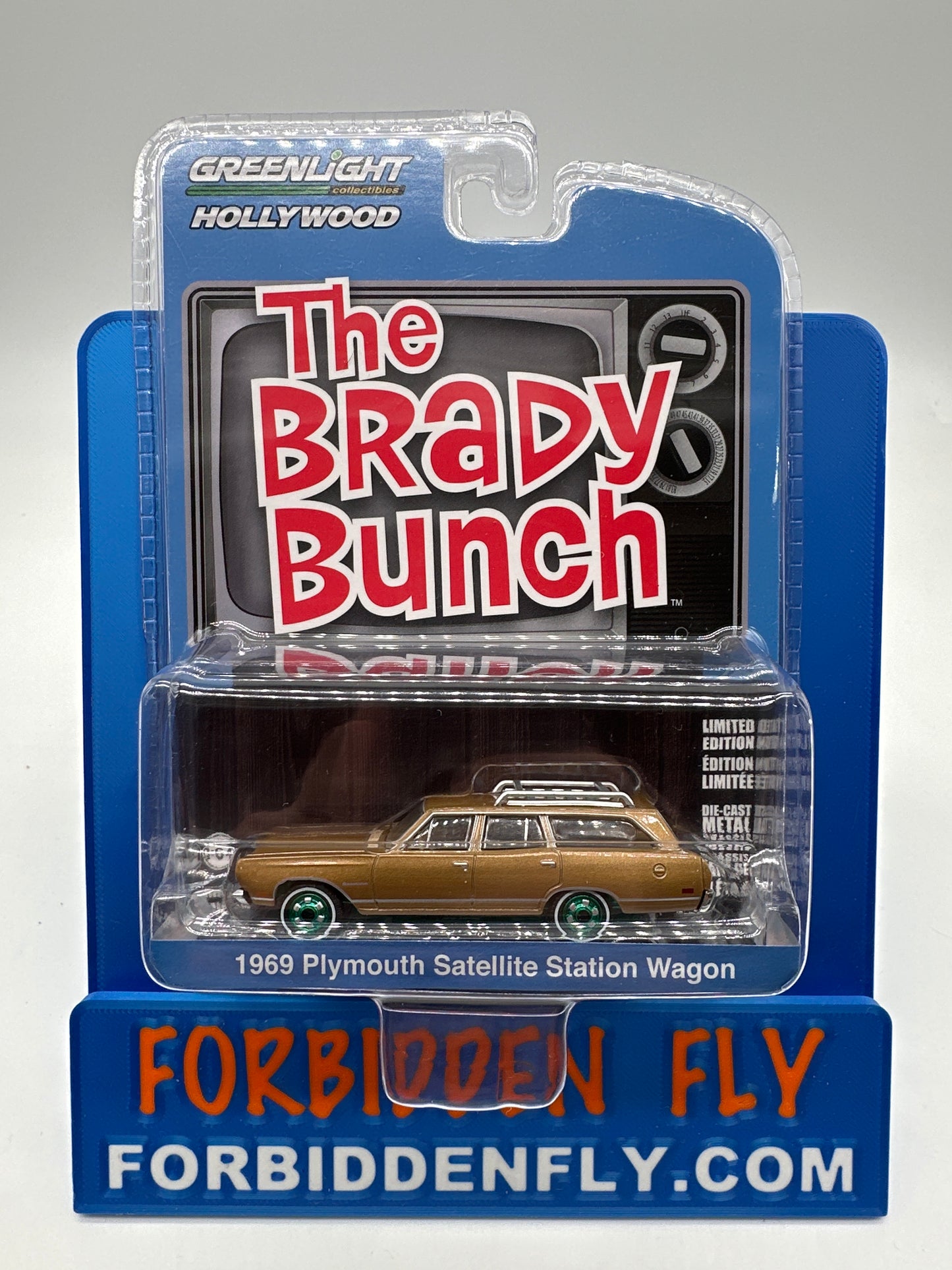 GreenLight Hollywood Series 29 - #44890-B - The Brady Bunch - 1969 Plymouth Satellite Station Wagon - Green Machine - Chase