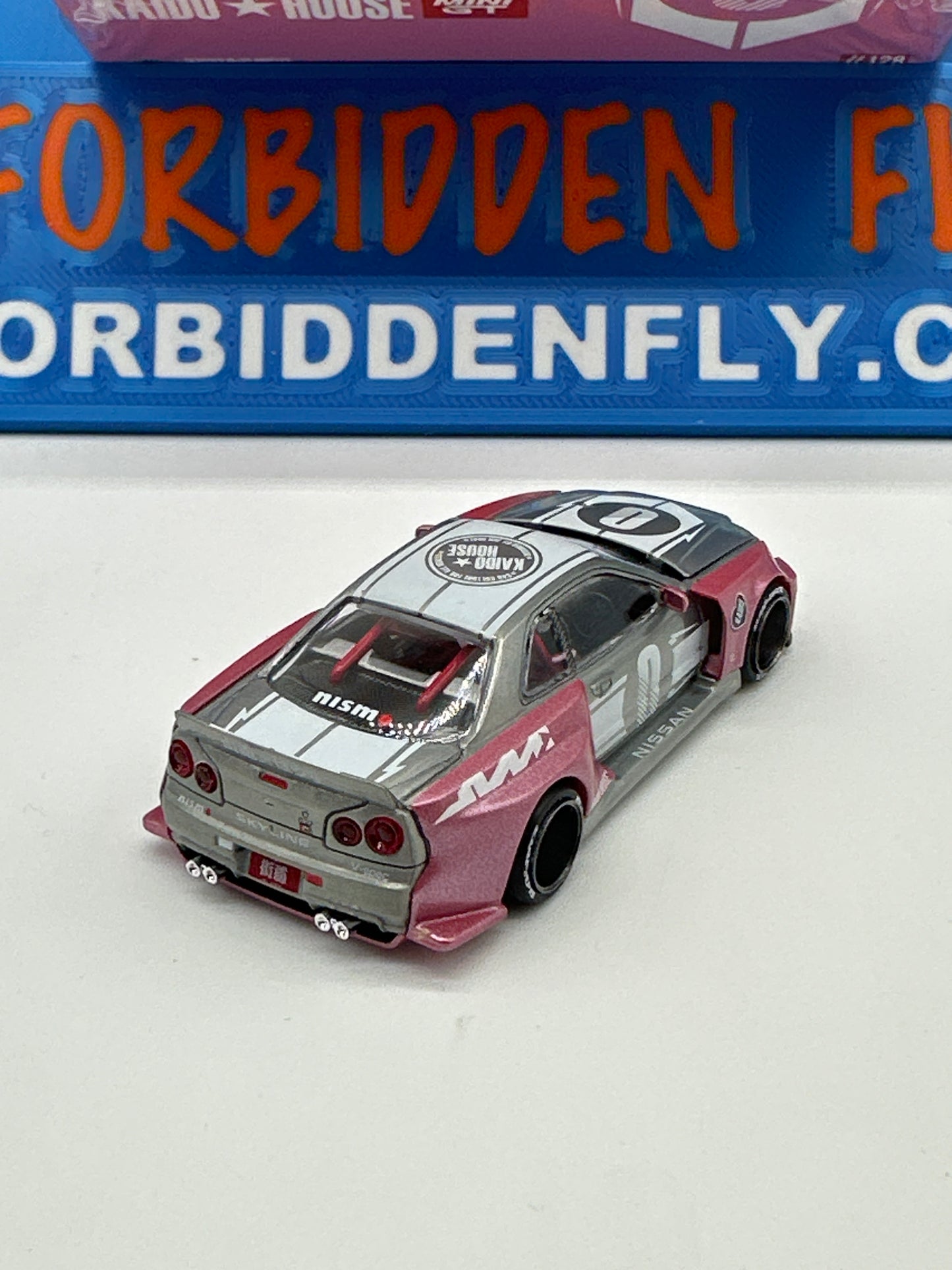 Kaido House (x MiniGT) - Chase #128 - Raw & Pink Nissan Skyline GT-R (R34) Kaido Racing Factory V1