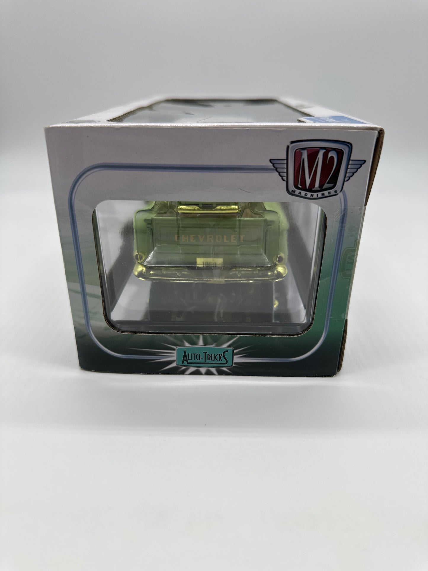 M2 Machines - 1:24 Scale - Auto Trucks Series S04 - 1958 Chevrolet Apache Step Side Truck - Chase