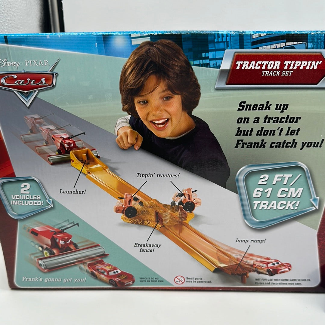 Disney Pixar Cars Movie - Tractor Tippin’ Track Set - Playset with Lightning McQueen and Frank Included