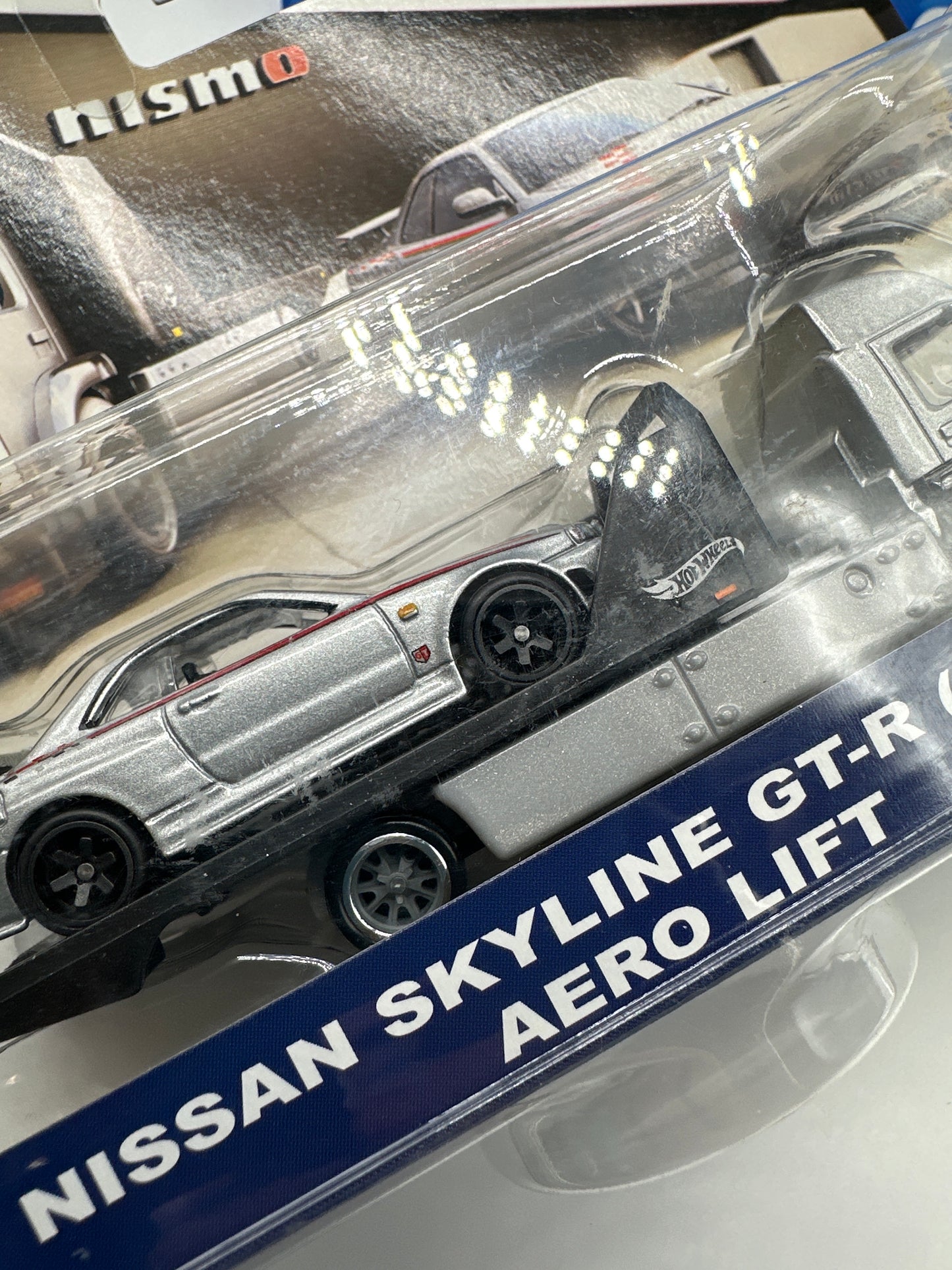 Hot Wheels Car Culture Team Transport - #12 - Nissan Skyline GT-R (BNR34) & Aero Lift