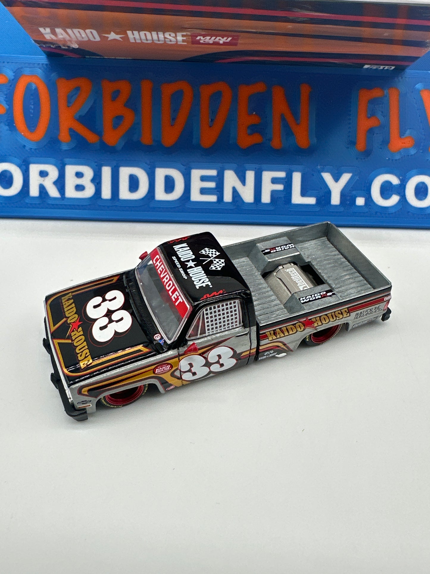 Kaido House (x MiniGT) - Raw Chase #212 - Chevy Silverado Kaido Intimidator V1