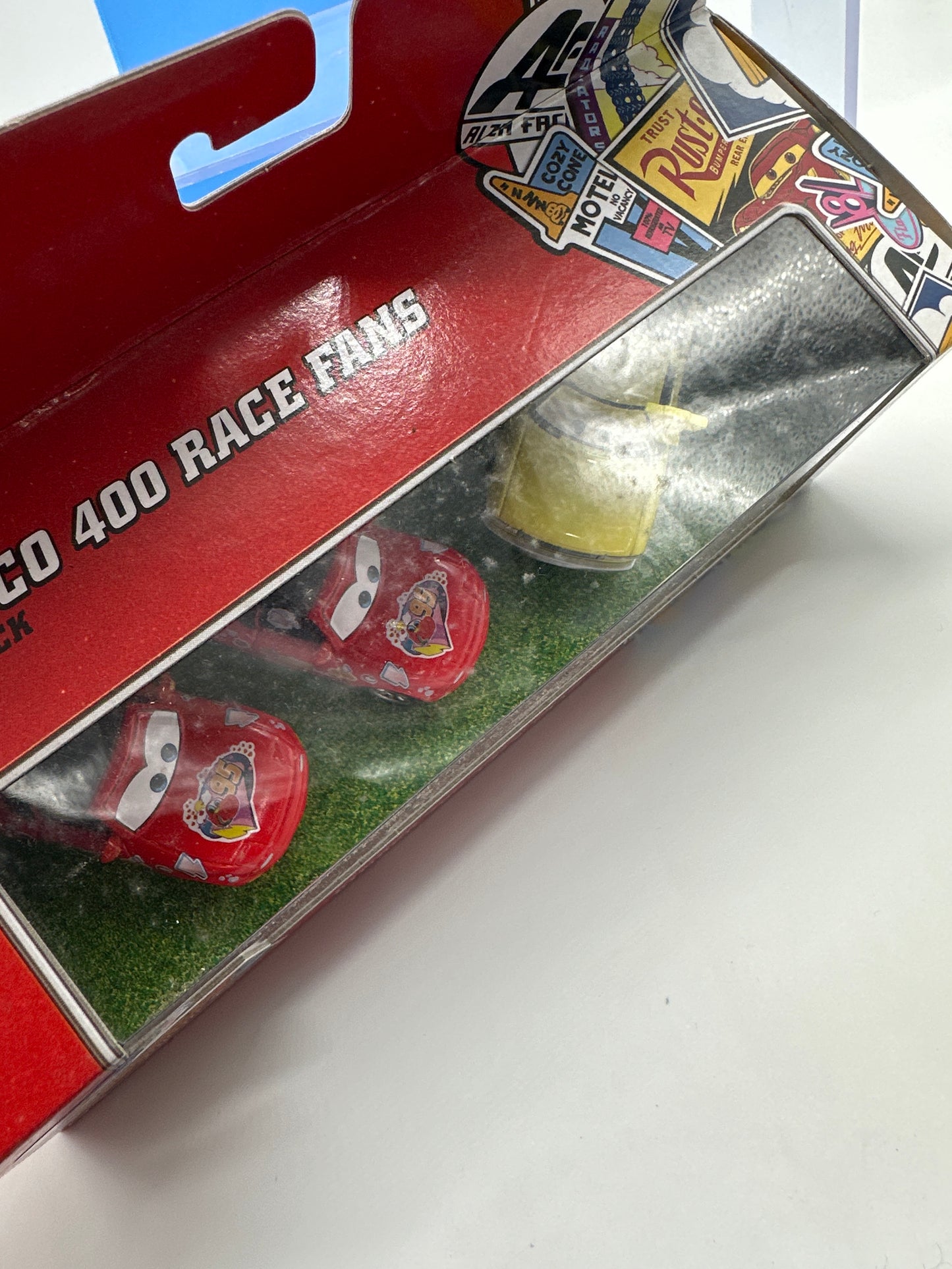 Disney Pixar Cars Movie - Toys R Us Exclusive Radiator Springs Classic Series - Dinoco 400 Race Fans 3 Car Gift Pack Set