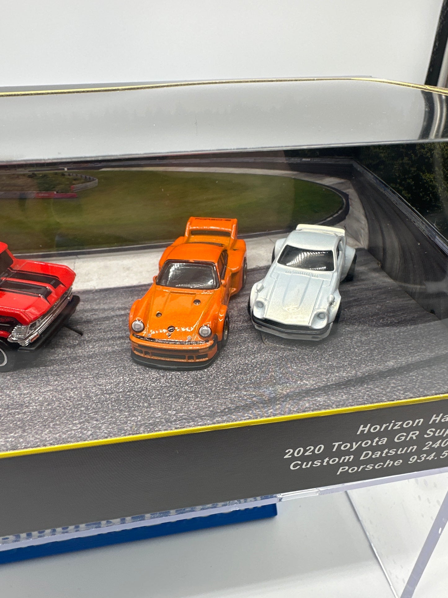 Hot Wheels - Racing (Modified Race Team) Premium Boxed Diorama Set