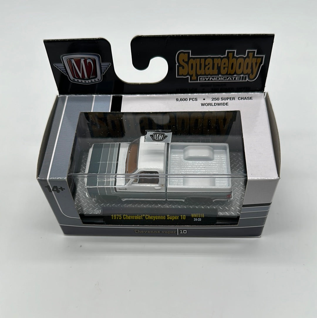 M2 Machines - Acrylic Boxed Release WMTS18 - Squarebody Syndicate Series 3 - 1975 Chevrolet Cheyenne Super 10 - White