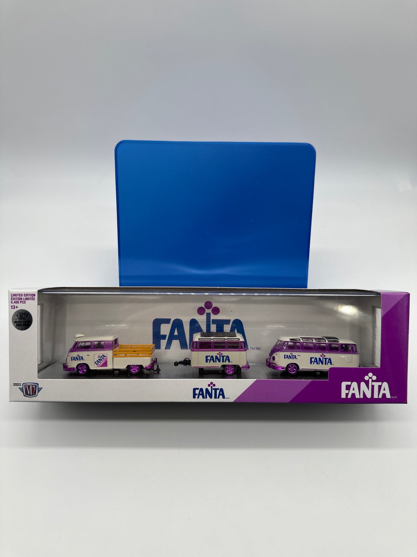 M2 Machines Hauler - Fanta Series TW16 - 1960 VW Double Cab Truck & 1960 VW 15 Window Bus - Chase