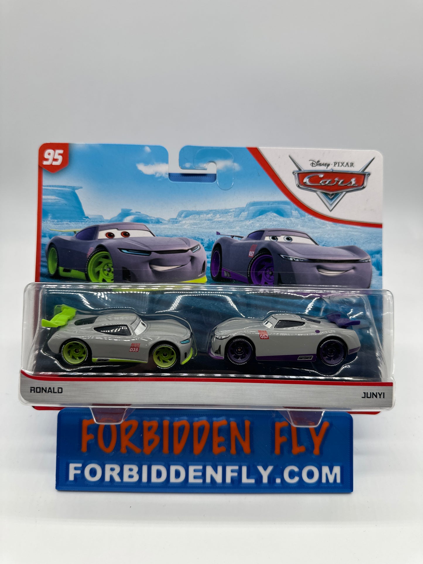 Disney Pixar Cars Movie - Rust-Eze Racing Center Series (Two) 2 Pack - Ronald (#035) - Junyi (#057)