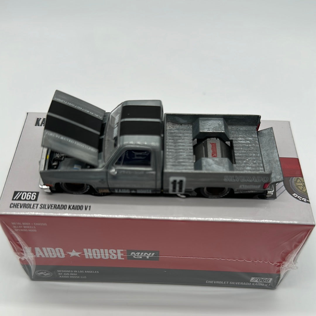 Kaido House (x MiniGT) - Chase #066 - Red Chevrolet Silverado Kaido V1