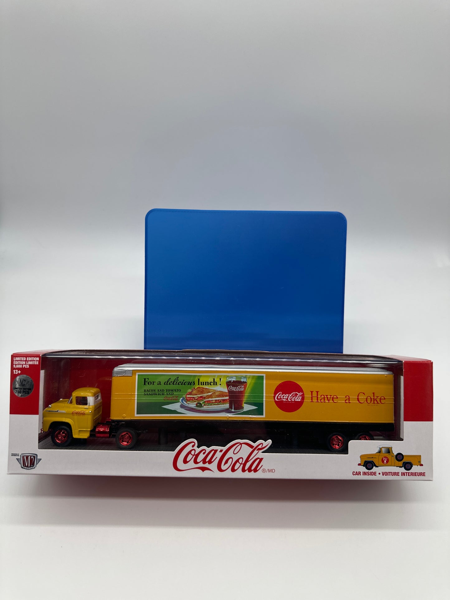 M2 Machines Hauler - Coca Cola Series - 1958 Chevrolet Spartan LCF & 1958 Chevrolet Apache Stepside - Chase