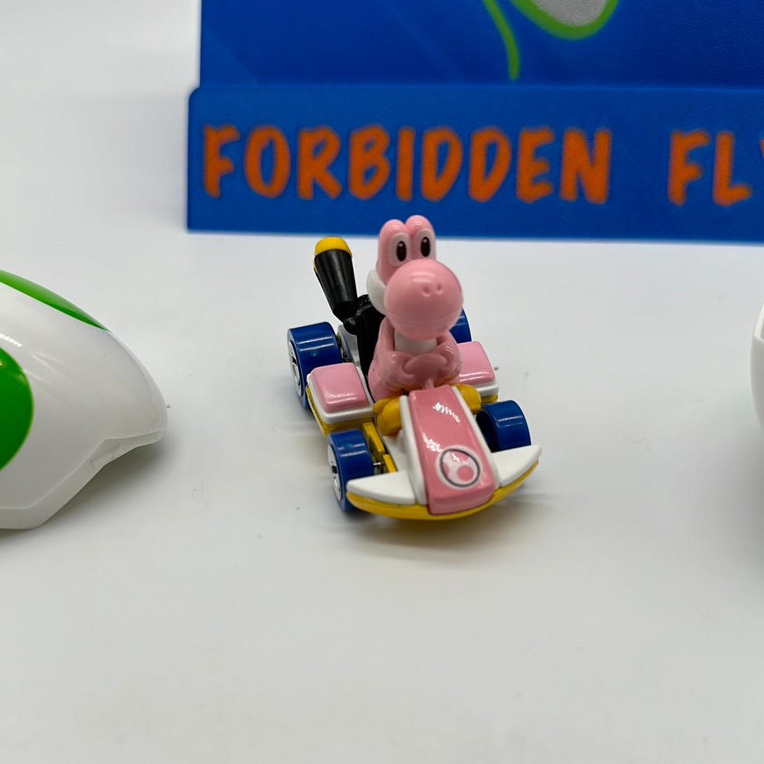 Hot Wheels Mario Kart - Yoshi Eggs - Pink Yoshi on Standard Kart
