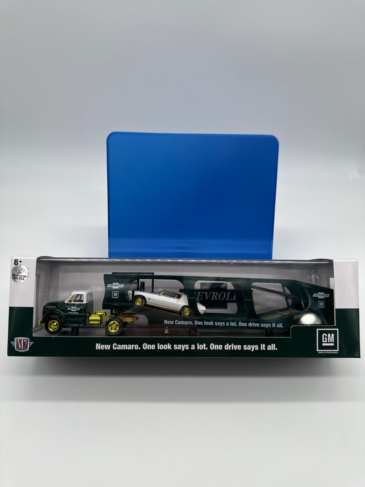 M2 Machines Hauler - Series S41 - 1970 Chevrolet C60 Truck & 1970 Chevrolet Camaro SS/RS 396 - Chase