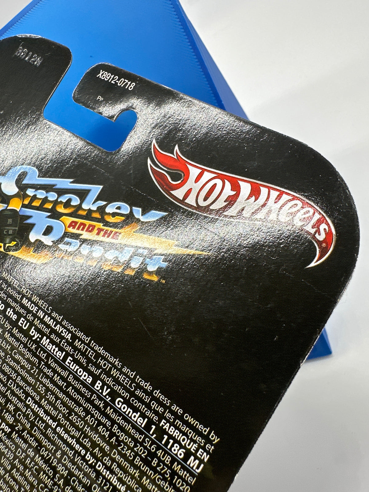 Hot Wheels Retro Entertainment Premium Single - 2013 Smokey and the Bandit ‘77 Pontiac Firebird (Movie Reel Packaging)