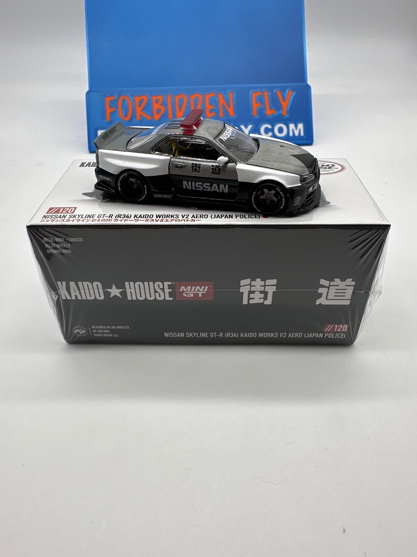 Kaido House (x MiniGT) - Chase Release #120 - White Nissan Skyline GT-R (R34) Kaido Works V2 Aero (Japan Police)