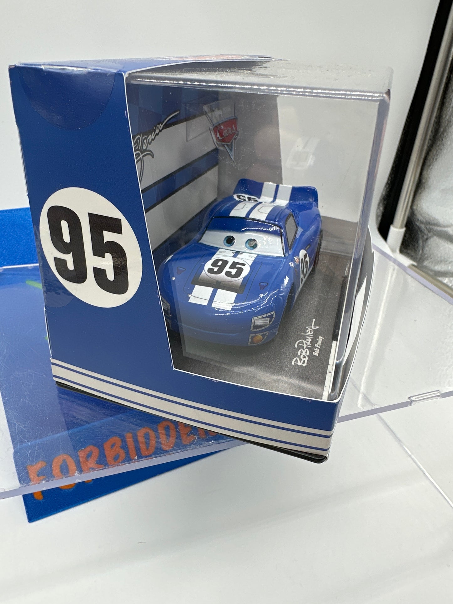 Disney Pixar Cars Movie - Disney Store Parks 1:43 Exclusive - Artist Series Bob Pauley Lightning McQueen