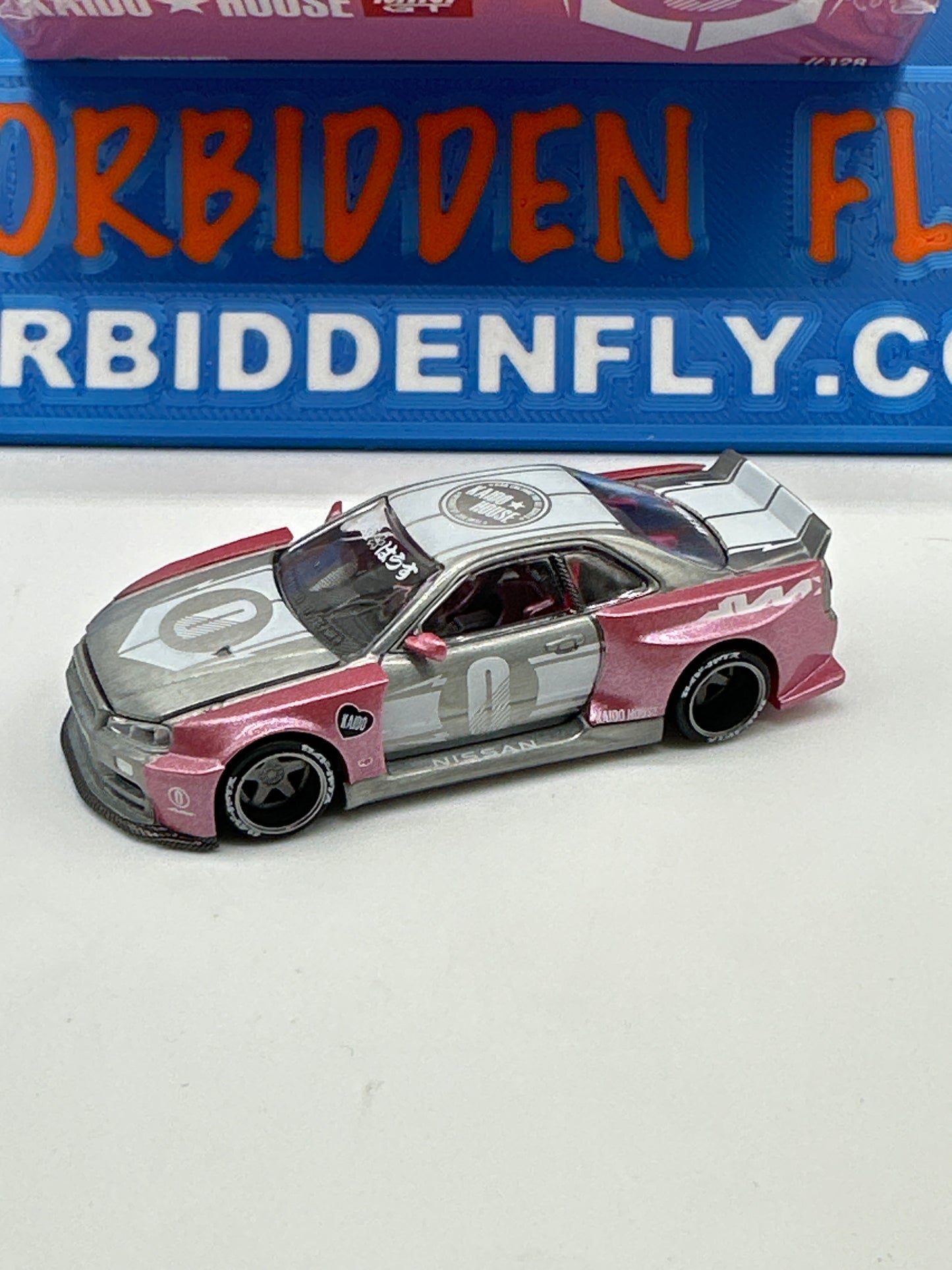 Kaido House (x MiniGT) - Chase #128 - Raw & Pink Nissan Skyline GT-R (R34) Kaido Racing Factory V1
