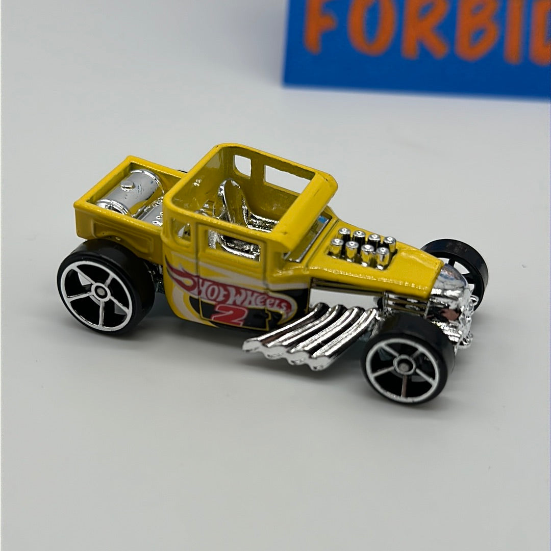 Hot Wheels 2014 Mystery Models Baggie #4 - Yellow Bone Shaker
