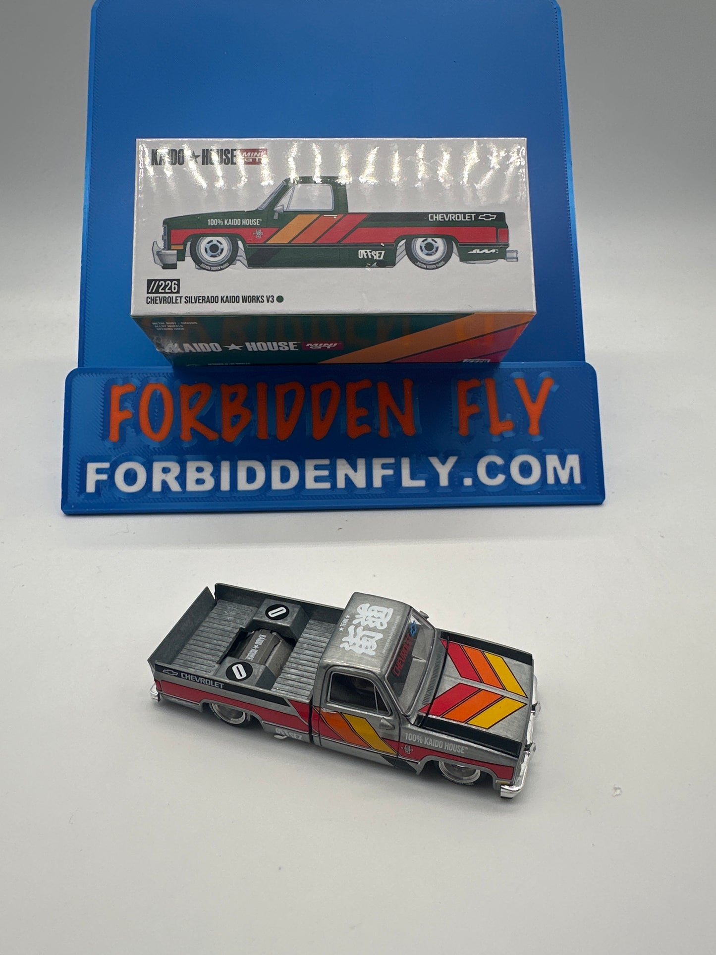 Kaido House (x MiniGT) - Raw Chase #226 - Chevrolet Silverado Kaido Works V3 Dark Green