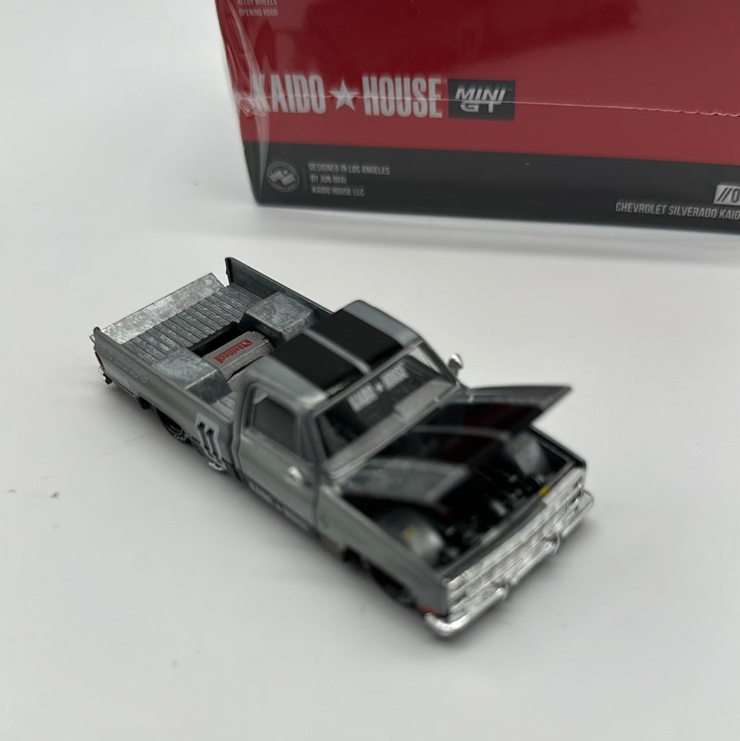 Kaido House (x MiniGT) - Chase #066 - Red Chevrolet Silverado Kaido V1
