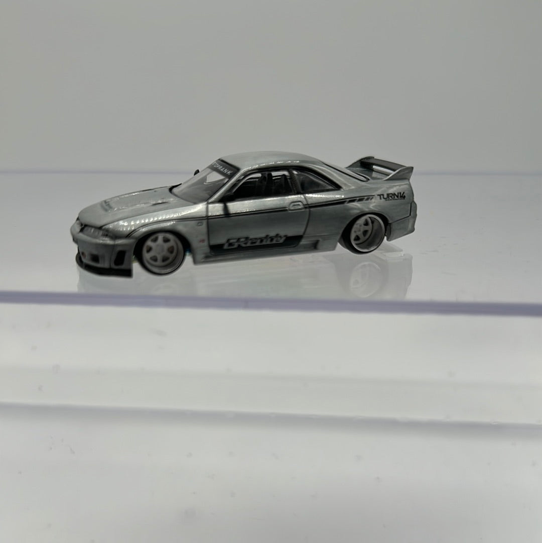 Kaido House (x MiniGT) - Raw Chase Release #097 - Silver Nissan Skyline GT-R (R33) - DAI33 V1