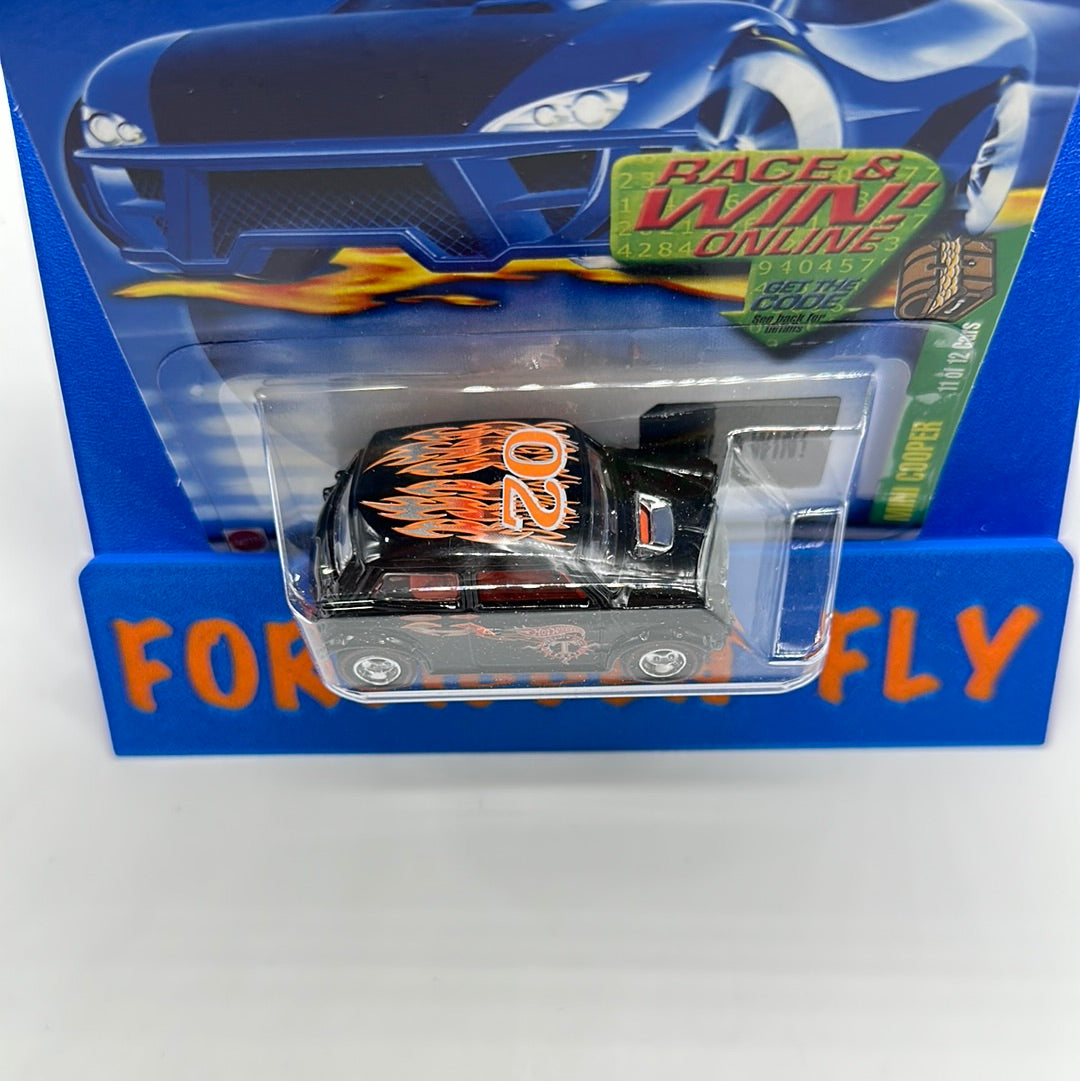 Hot Wheels Regular Treasure Hunt - 2002 (#11/12) - Mini Cooper