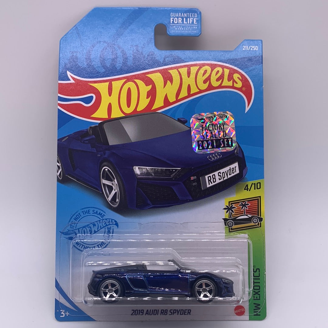 Hot Wheels Super Treasure Hunt - 2021 M Case Factory Stickered - 2019 Audi R8 Spyder *Cracked Blister*