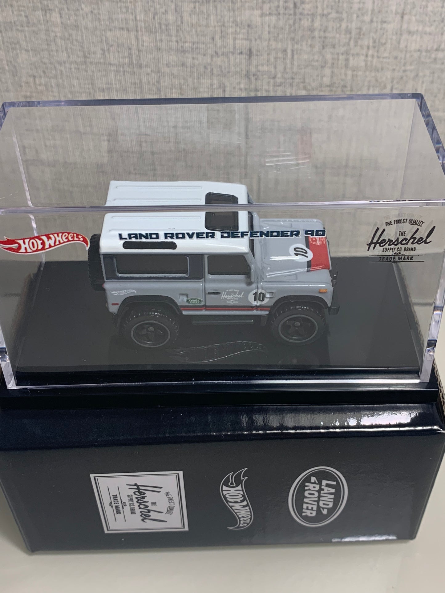 Hot Wheels - Herschel Collaboration Exclusive Piece - Land Rover Defender 90