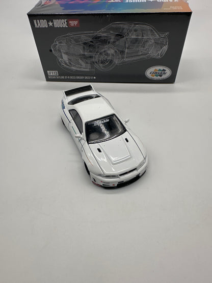 Kaido House (x MiniGT) - Regular Release #113 - White Nissan Skyline GT-R (R33) GReddy V1