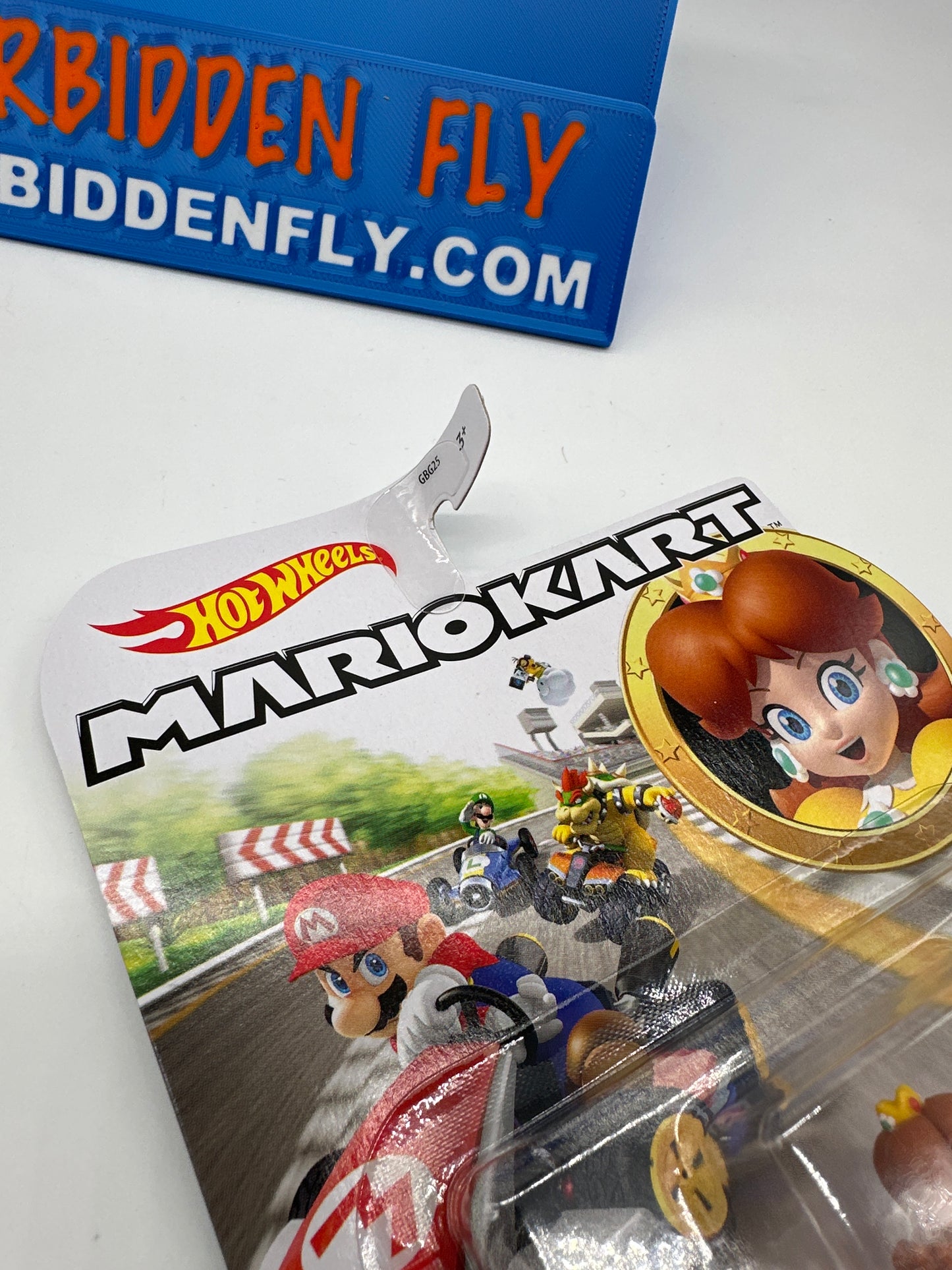 Hot Wheels Mario Kart - Character Kart - Princess Daisy and Wild Wing