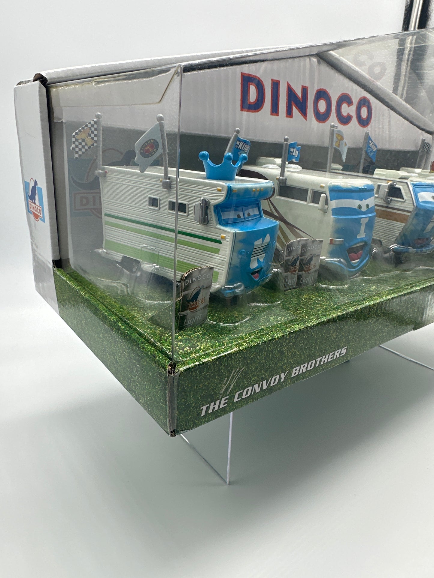 Disney Pixar Cars Movie - 2013 D23 Convention Exclusive - The Convoy Brothers (Dinoco RVs)