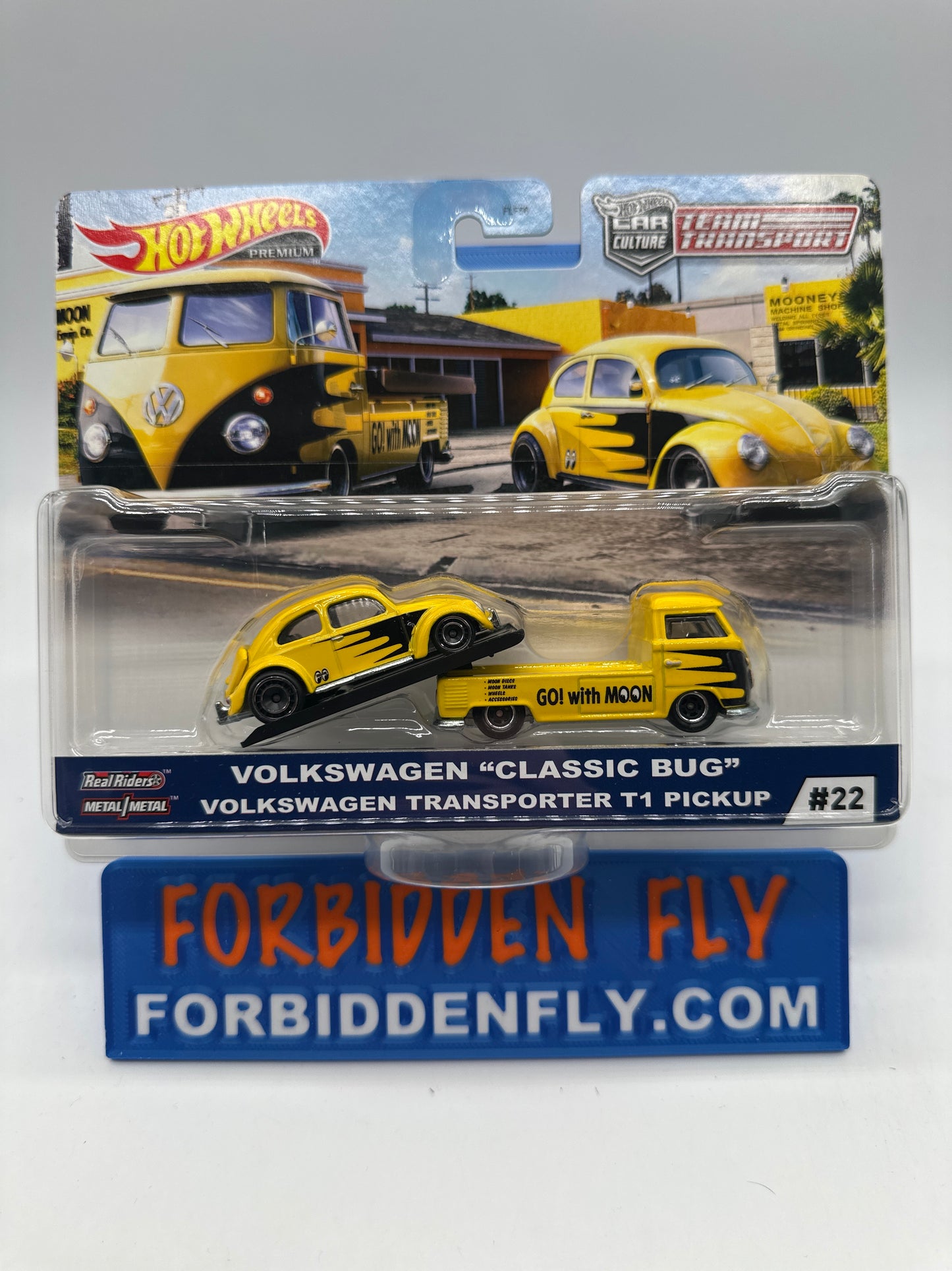 Hot Wheels Car Culture Team Transport - #22 Moon Eyes Volkswagen Classic Bug & VW T1 Pickup
