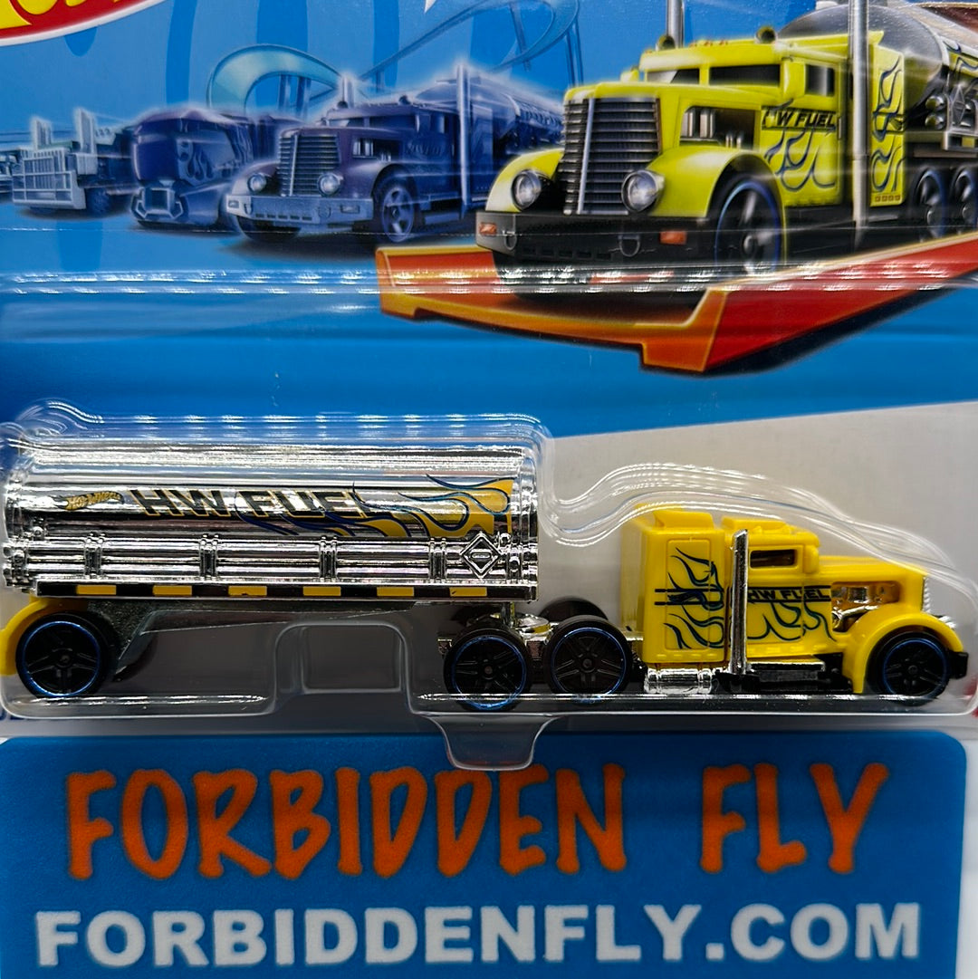 Hot Wheels Track Fleet 2024 - Fuel & Fire Fuel Truck