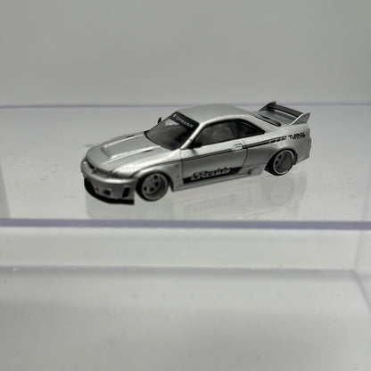 Kaido House (x MiniGT) - Regular Release #097 - Silver Nissan Skyline GT-R (R33) - DAI33 V1