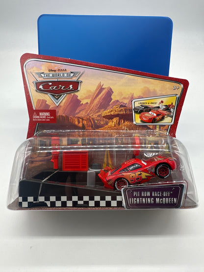 Disney Pixar Cars Movie - World of Cars Launcher and Vehicle Set - Pit Row Race Off Lightning McQueen #95