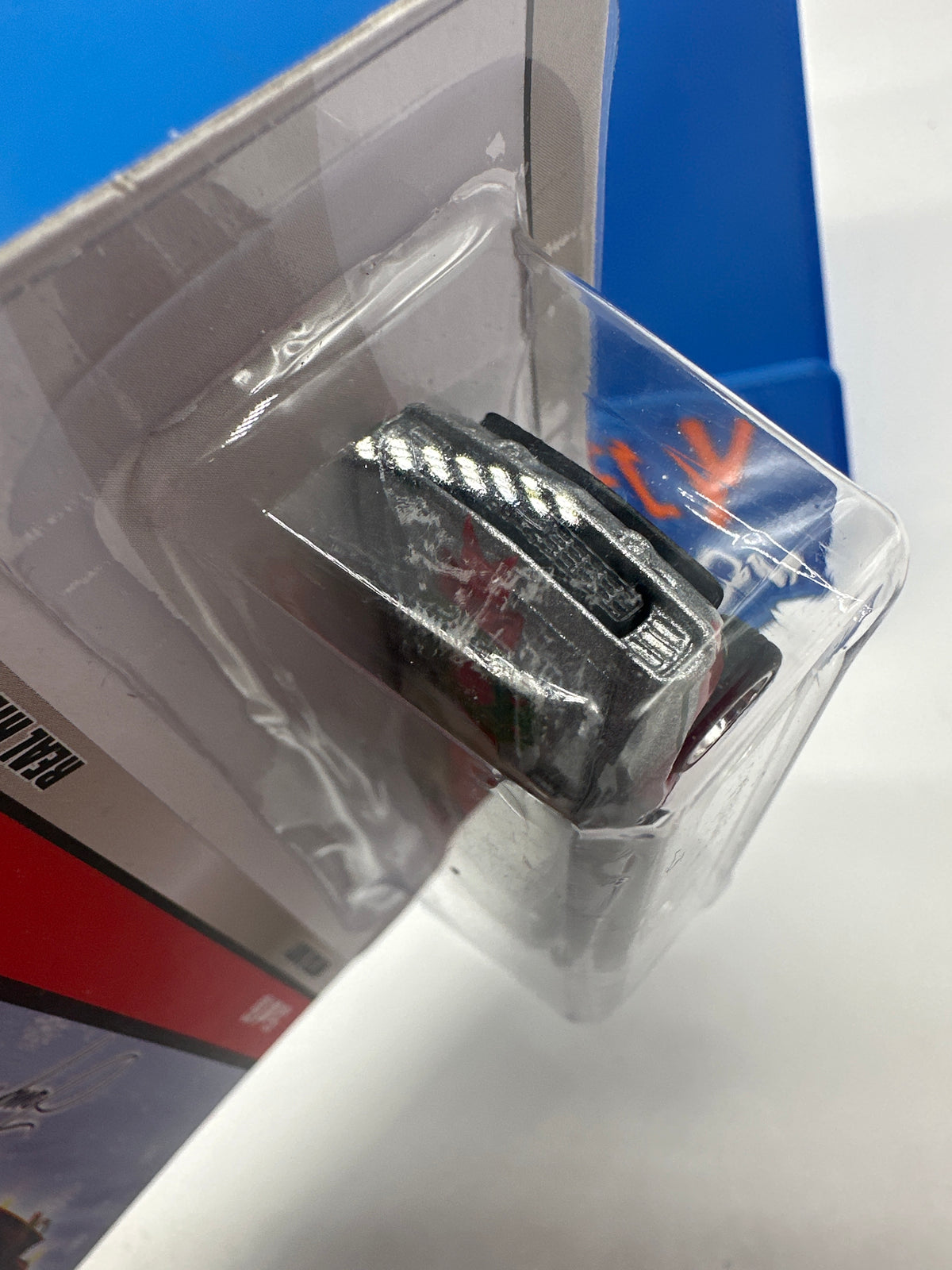 Hot Wheels Premium - Larry’s Garage Series Holiday Edition #5/6 - Silver ‘69 Camaro