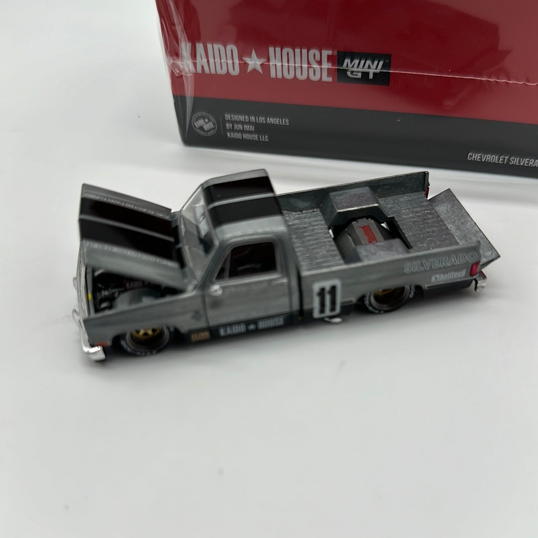 Kaido House (x MiniGT) - Chase #066 - Red Chevrolet Silverado Kaido V1
