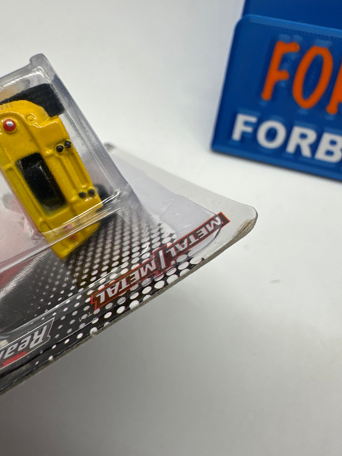 Hot Wheels Premium - HW Garage Series (Ferrari) - Yellow Ferrari 330 P4 (#2/6)