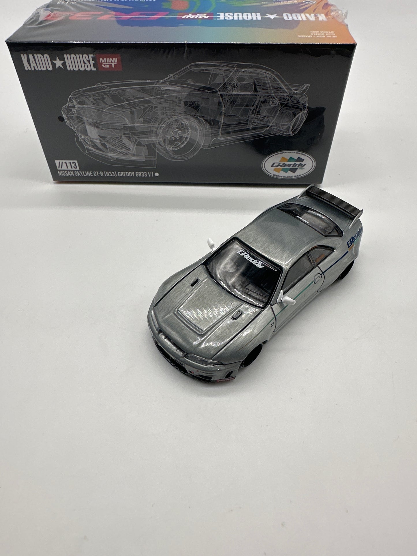 Kaido House (x MiniGT) - Raw Chase #113 - White Nissan Skyline GT-R (R33) GReddy V1