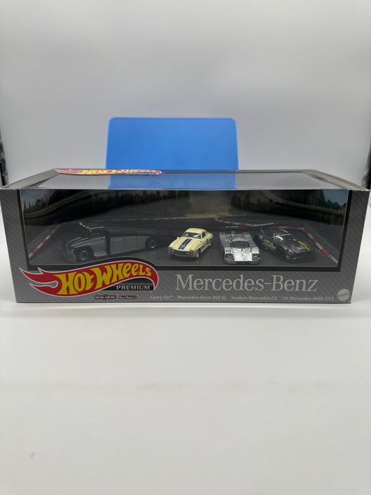 Hot Wheels - Mercedes-Benz Premium Boxed Diorama Set