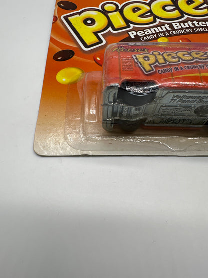Hot Wheels Premium - Pop Culture 2012 Hershey’s Series Single - Reese’s Pieces Volkswagen Micro Bus