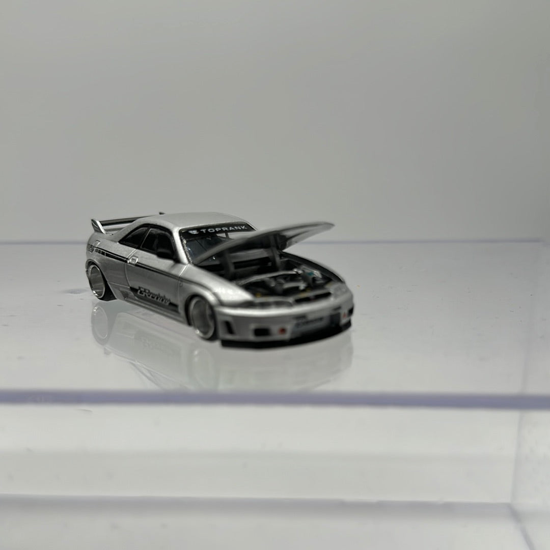 Kaido House (x MiniGT) - Regular Release #097 - Silver Nissan Skyline GT-R (R33) - DAI33 V1