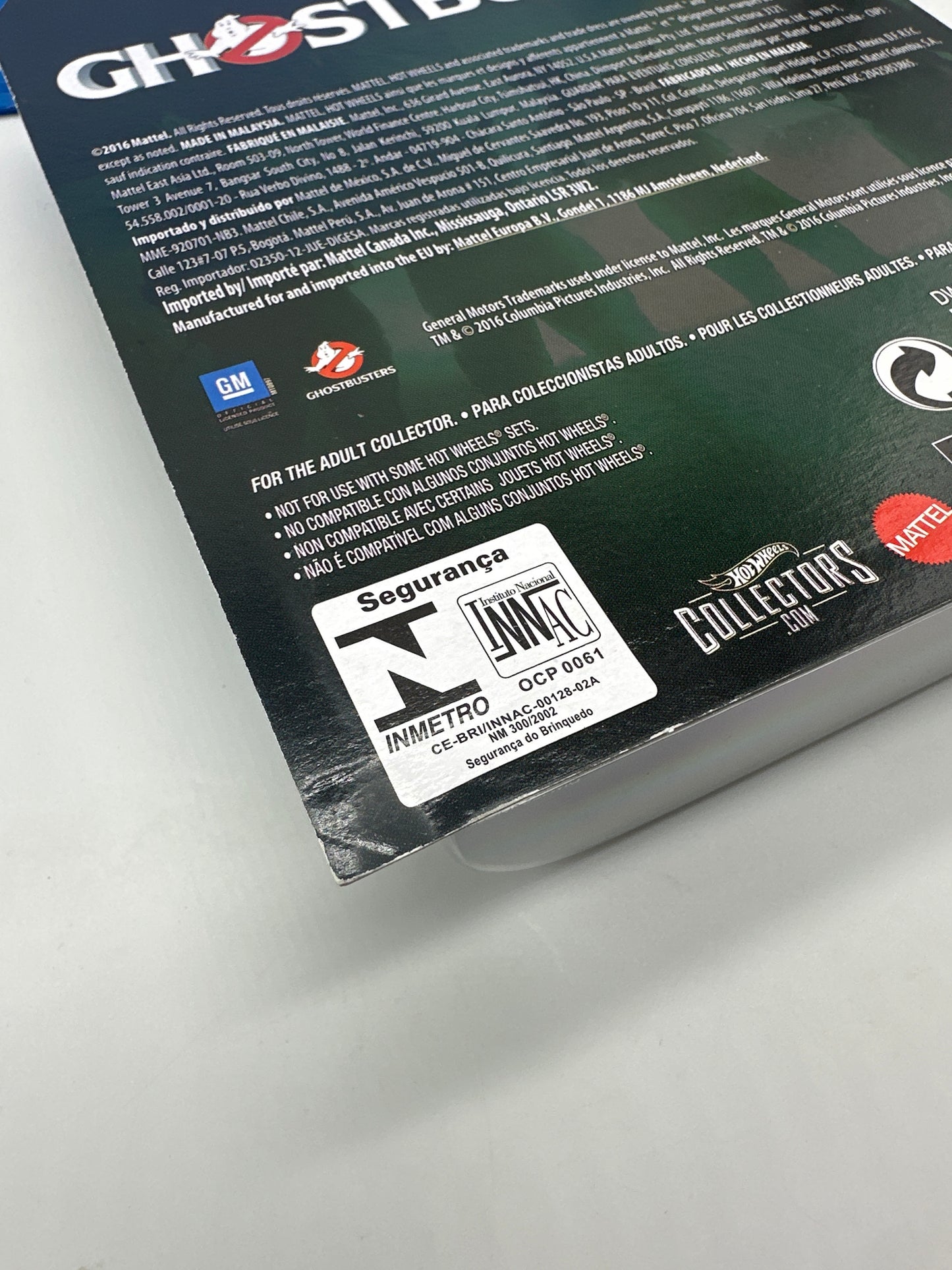 Hot Wheels 2017 Retro Entertainment Premium Single - Ghostbusters “Answer the Call” Card Ecto-1 (Movie Reel Packaging)