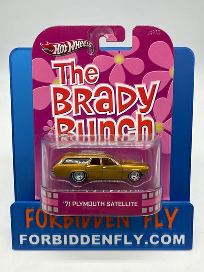 Hot Wheels 2013 Retro Entertainment Premium Single - The Brady Bunch - ‘71 Plymouth Satellite Wagon (Movie Reel Packaging)