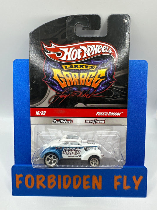 Hot Wheels Premium - Larry’s Garage Series #16/39 - White & Blue Pass’n Gasser