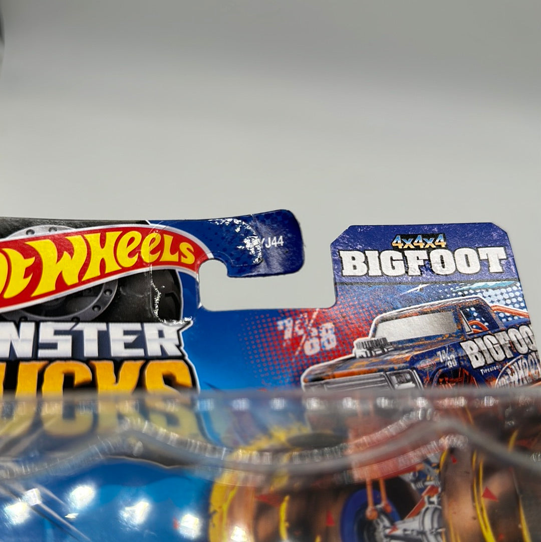 Hot Wheels Monster Trucks - w/ Connect and Crash Car - Big Foot