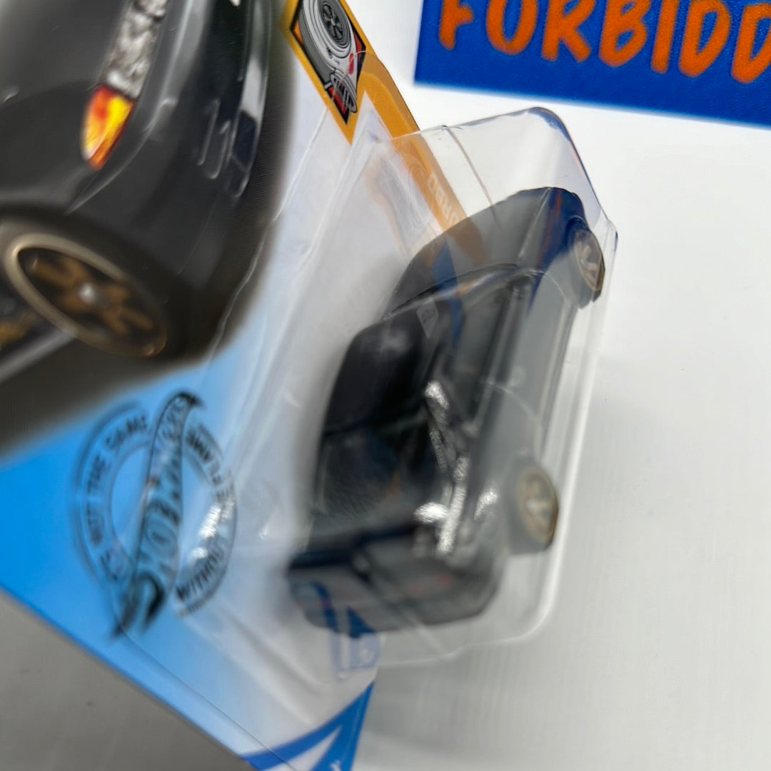 Hot Wheels 2020 Super Treasure Hunt - Factory Stickered - Gray Nissan Skyline GT-R (BNR32)