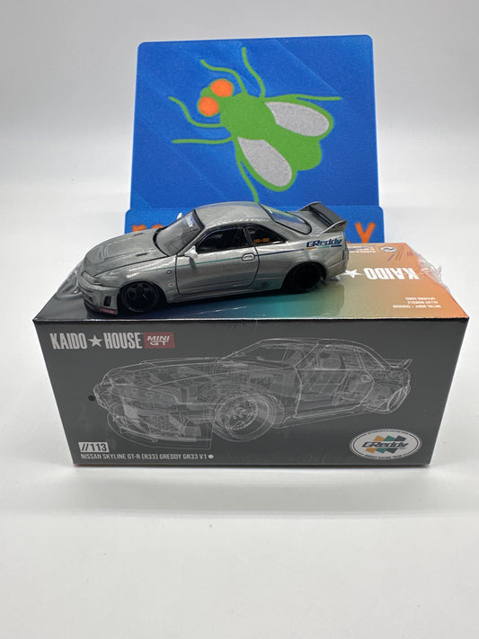 Kaido House (x MiniGT) - Raw Chase #113 - White Nissan Skyline GT-R (R33) GReddy V1