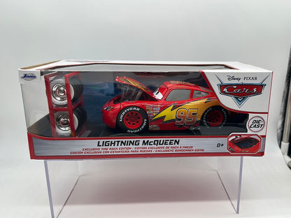 Jada 1:24 Scale - Disney Pixar Cars Deluxe - Exclusive Tire Rack Edition Lightning McQueen